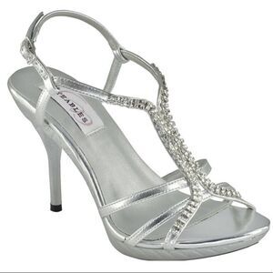 NIB! Dyeables Silver Metallic Ava Platform Sandals